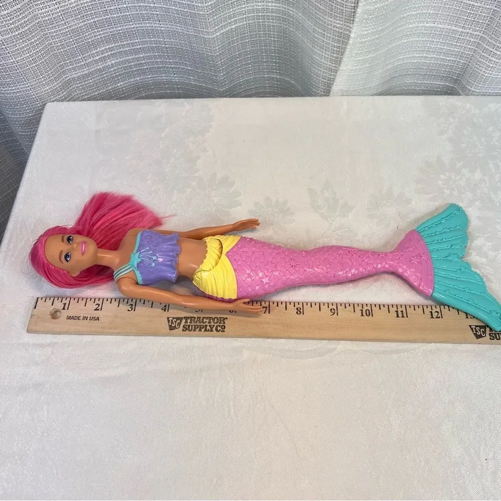 2017 Barbie Dreamtopia Mermaid Doll Pink Swim Bath Time